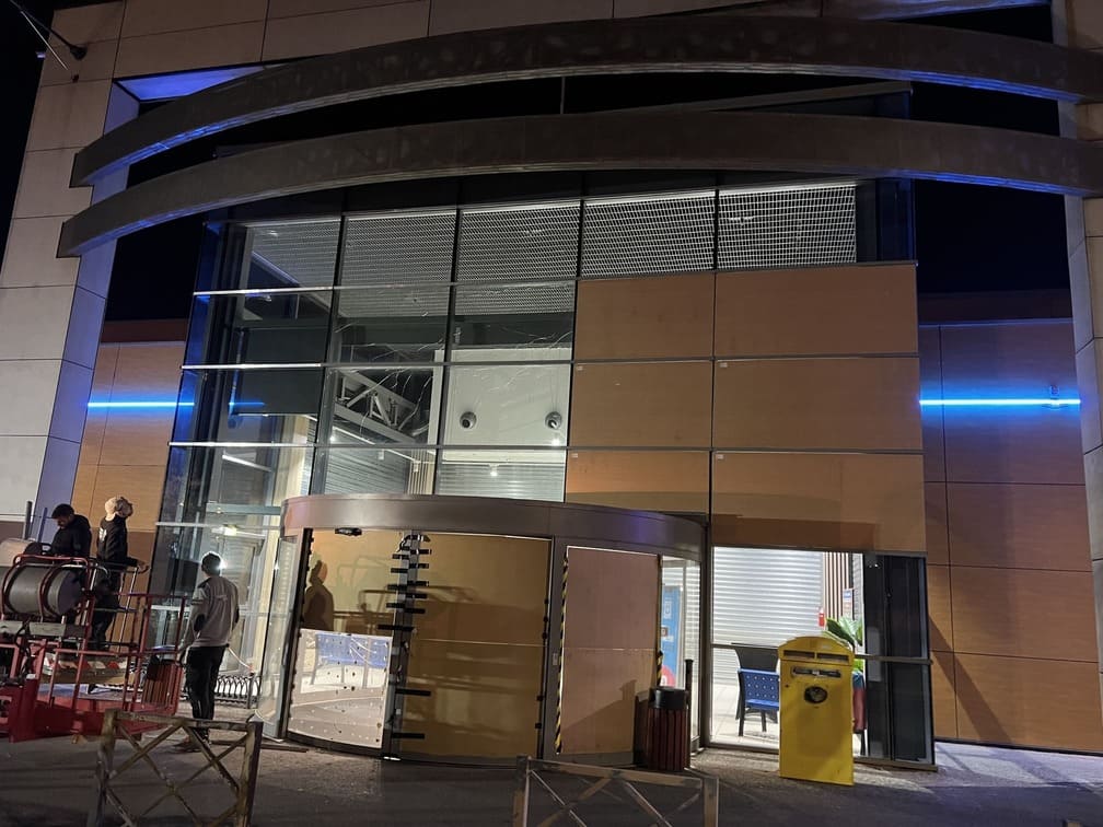 Remplacement vitre cassée magasin Leclerc Montpellier